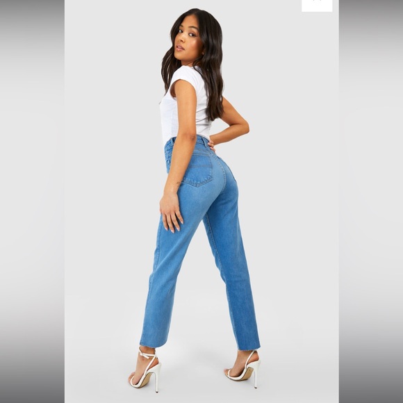 BOOHOO Petite High Waist Mom Jeans Basic 5 Pocket Denim Pants NWT - Picture 2 of 10
